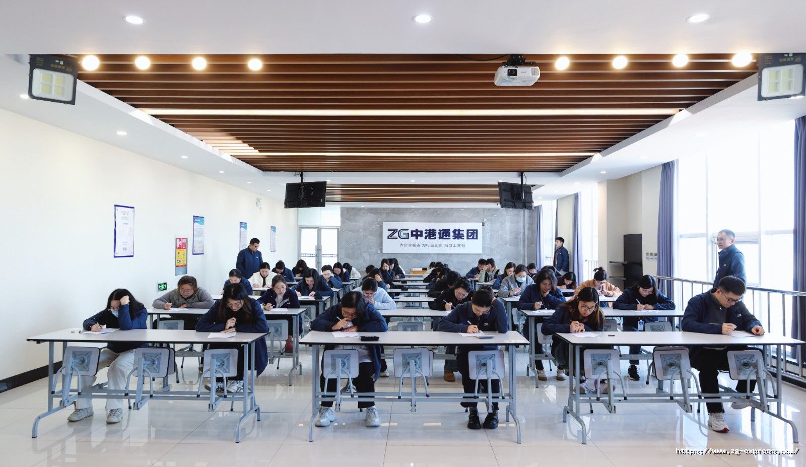 1766401019681550ul8U.jpg db9f067591866724f226940cc296fee8.jpg